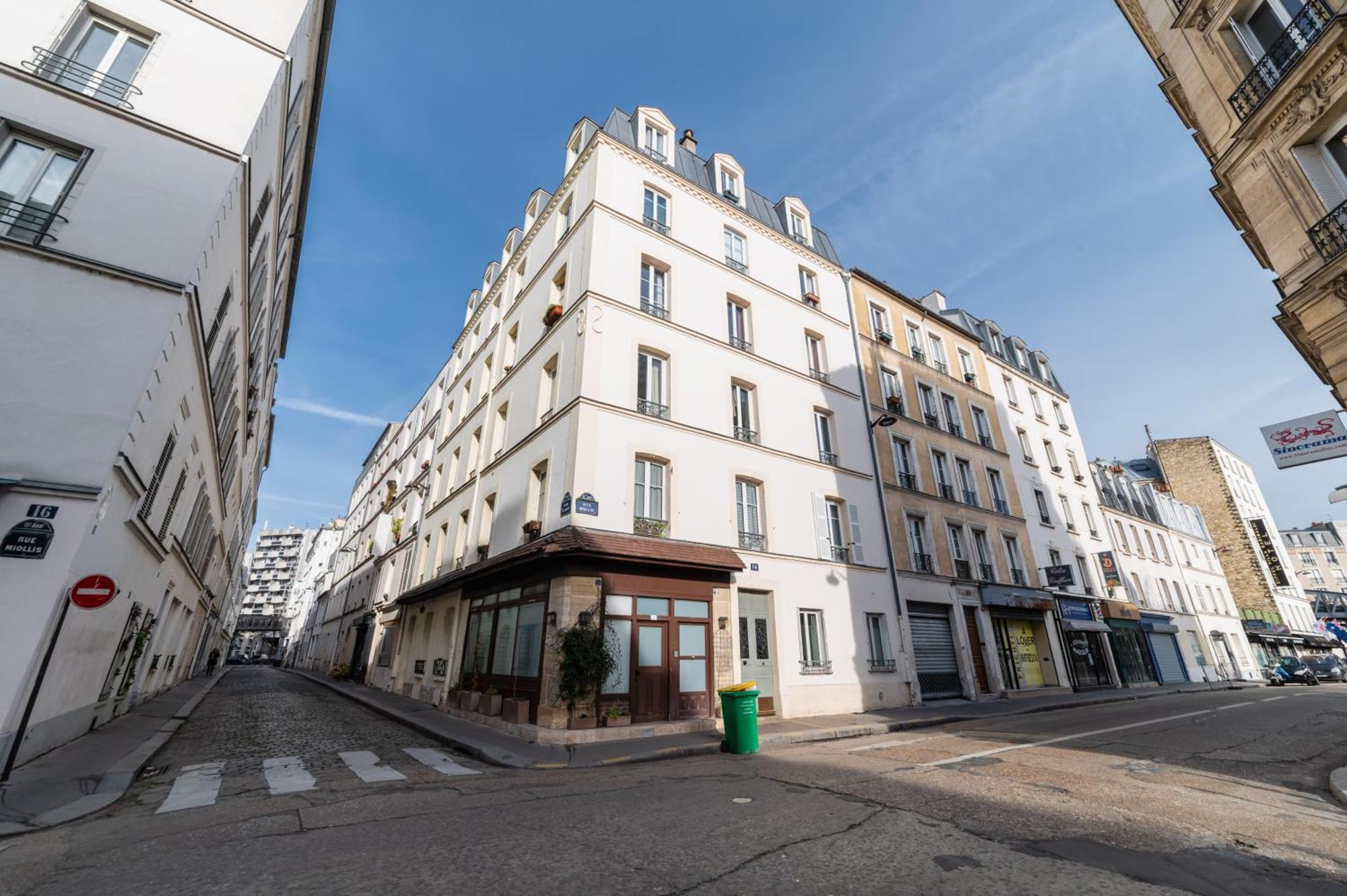 Studio Bien Equipe Proche De Toutes Commodites -2P 巴黎 外观 照片